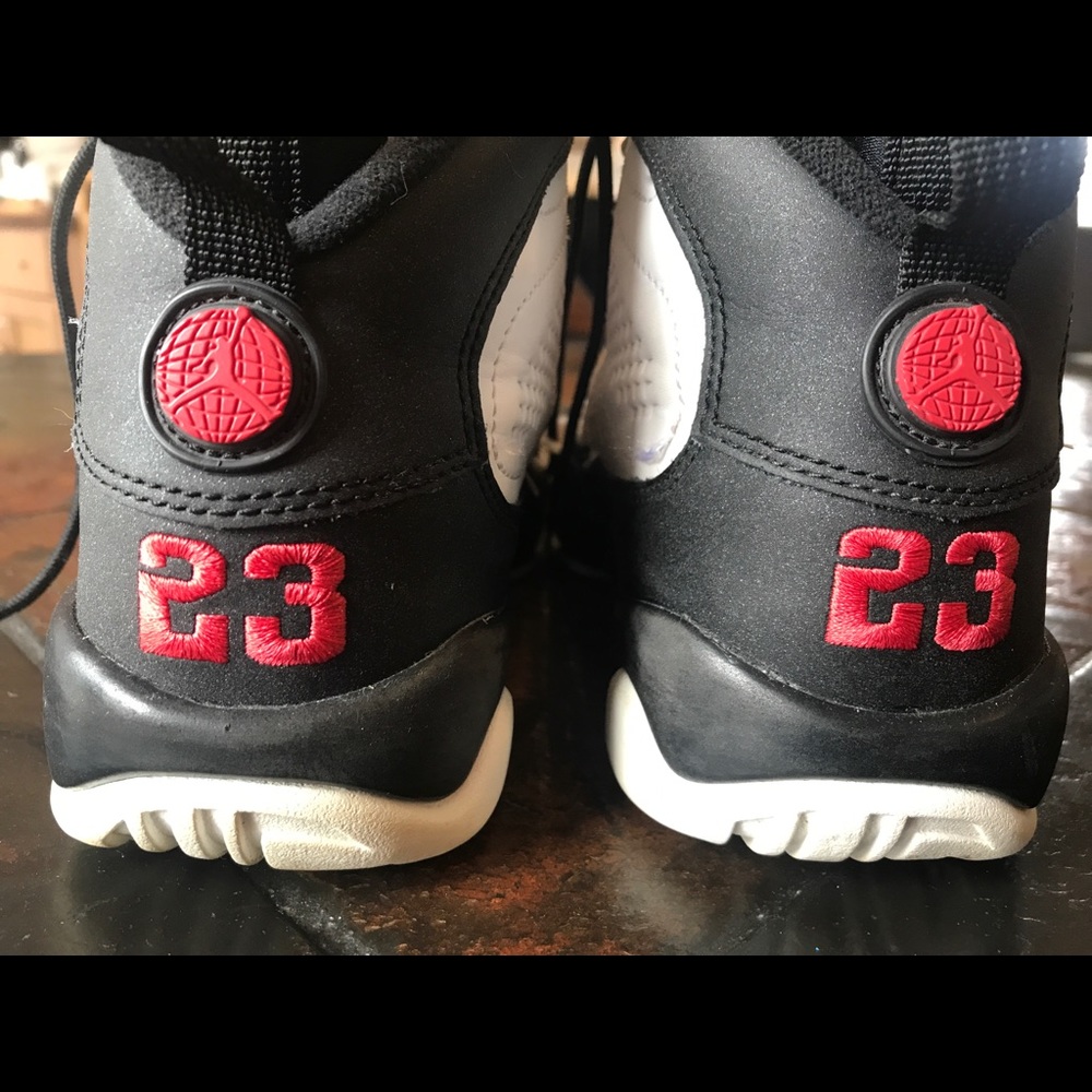 “Space Jam” Air Jordan Retro 9 OG White/Black 6Y